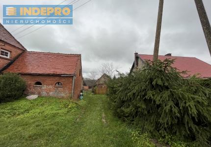 zabudowania na posesji