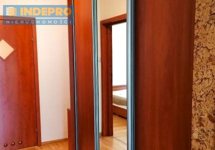 pojemna szafa w przedpokoju