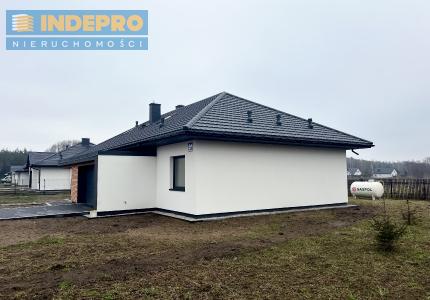 dom z zewnątrz