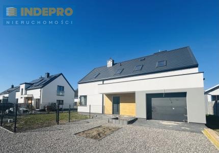 Widok z zewątrz, przód domu